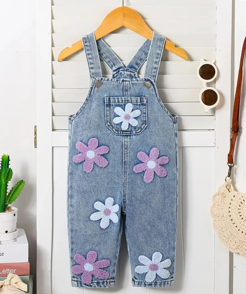 Overol denim con flores
